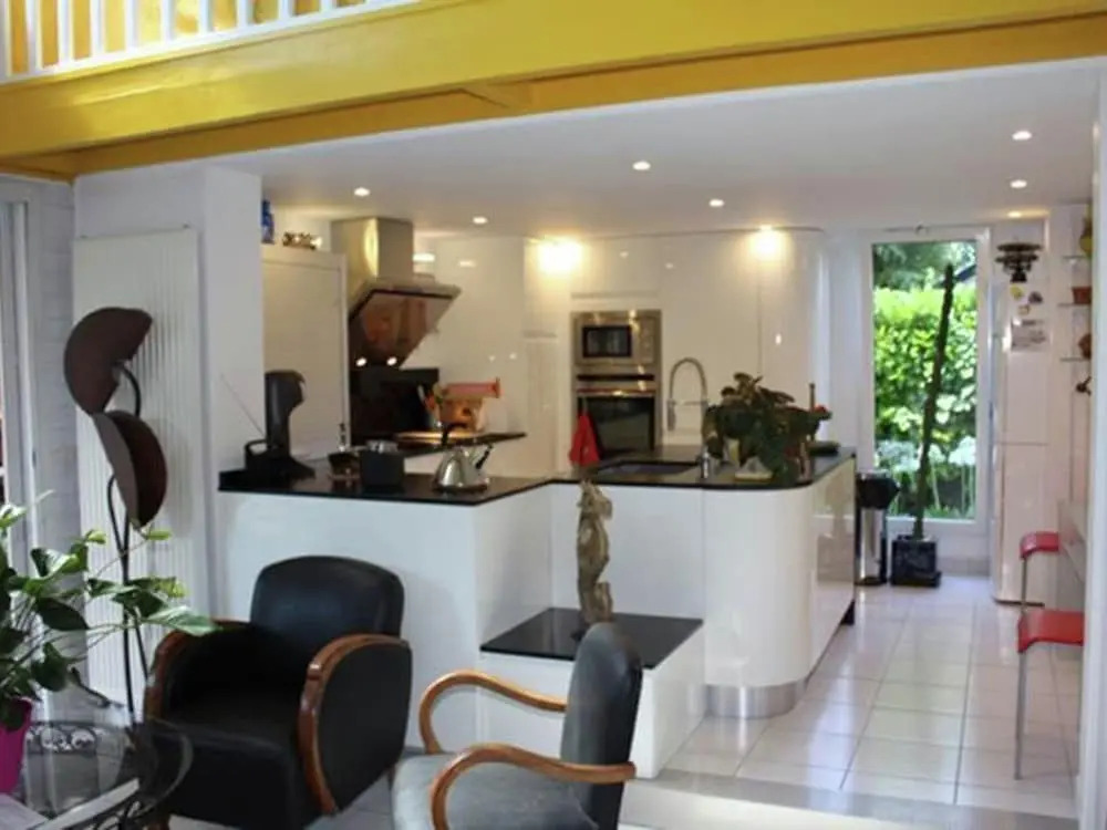 Stylishly Furnished House With Garden 7-minute Walk From the Beach