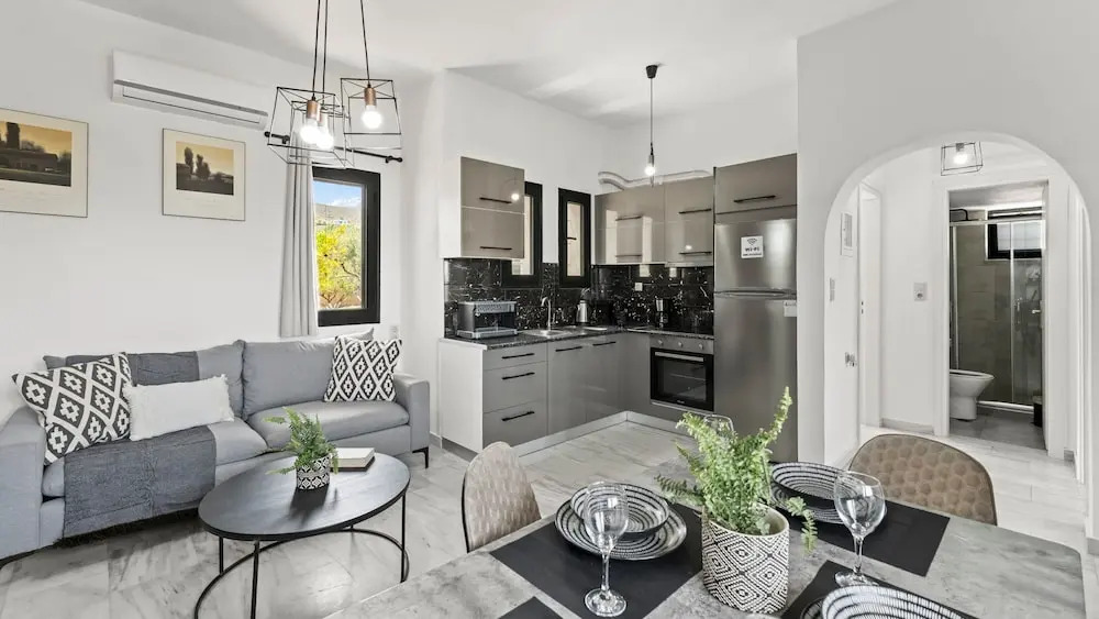 Seaside Gem near Heraklion, Villa Maros Getaway