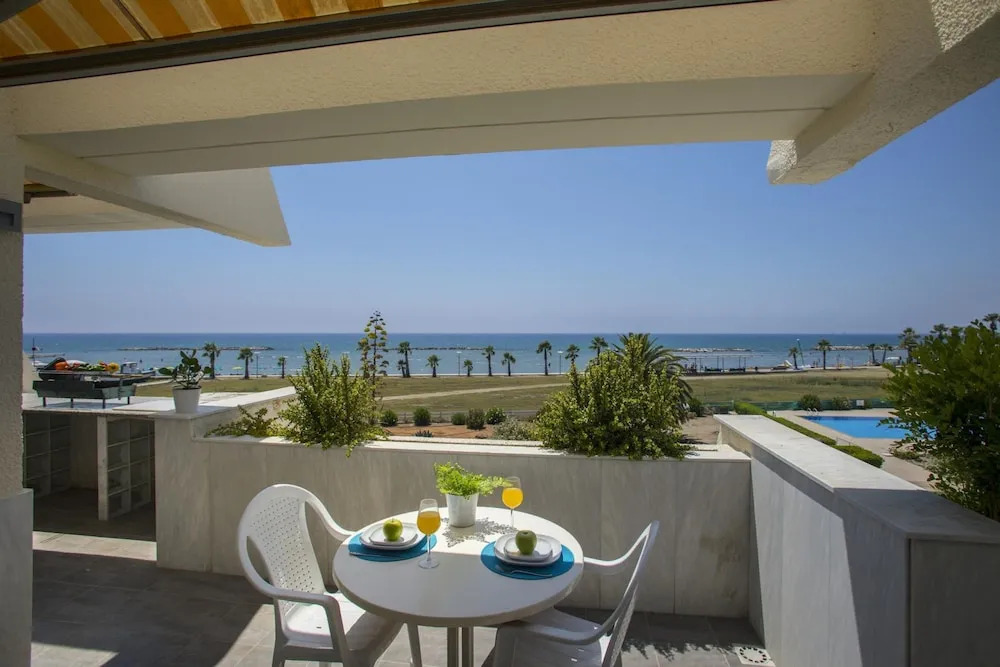 Lordos Sunshore Beachfront Suite