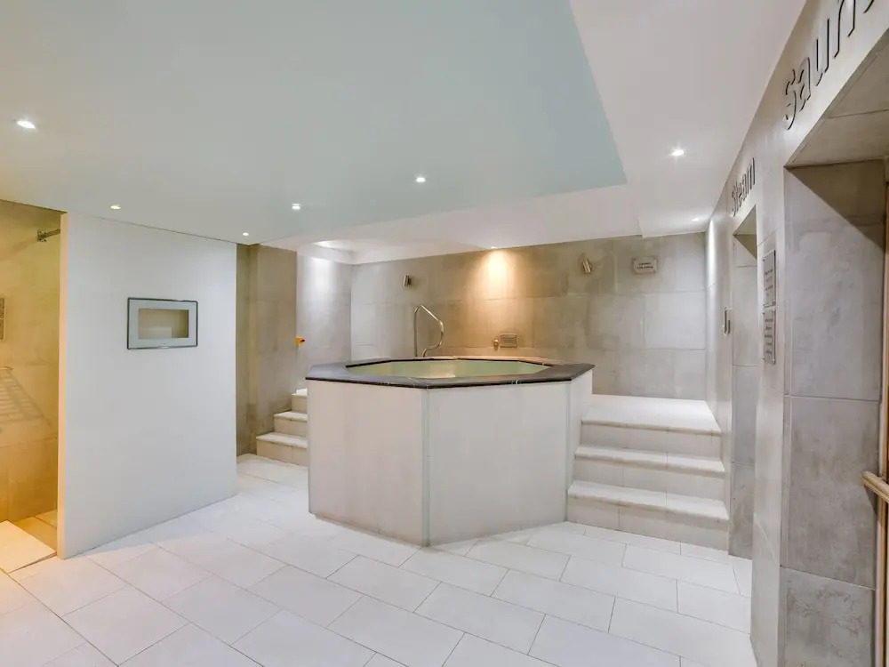 Charming Apartment in London With Jacuzzi