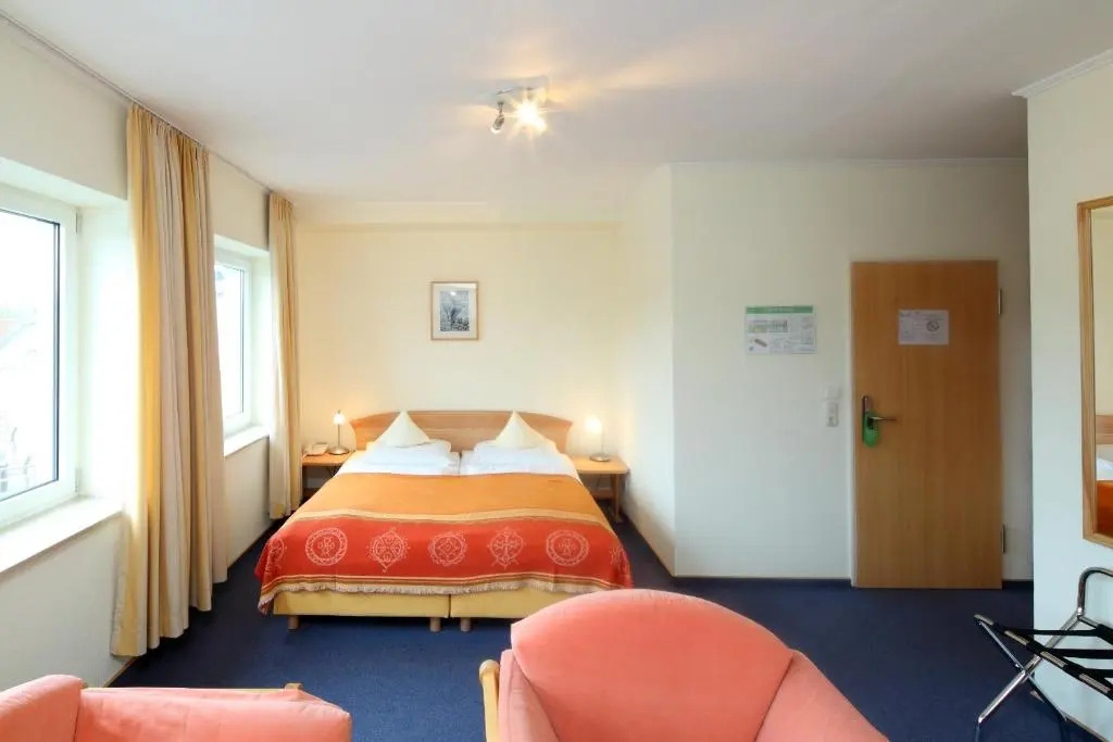 Hotel Am Segelhafen & Free Parking