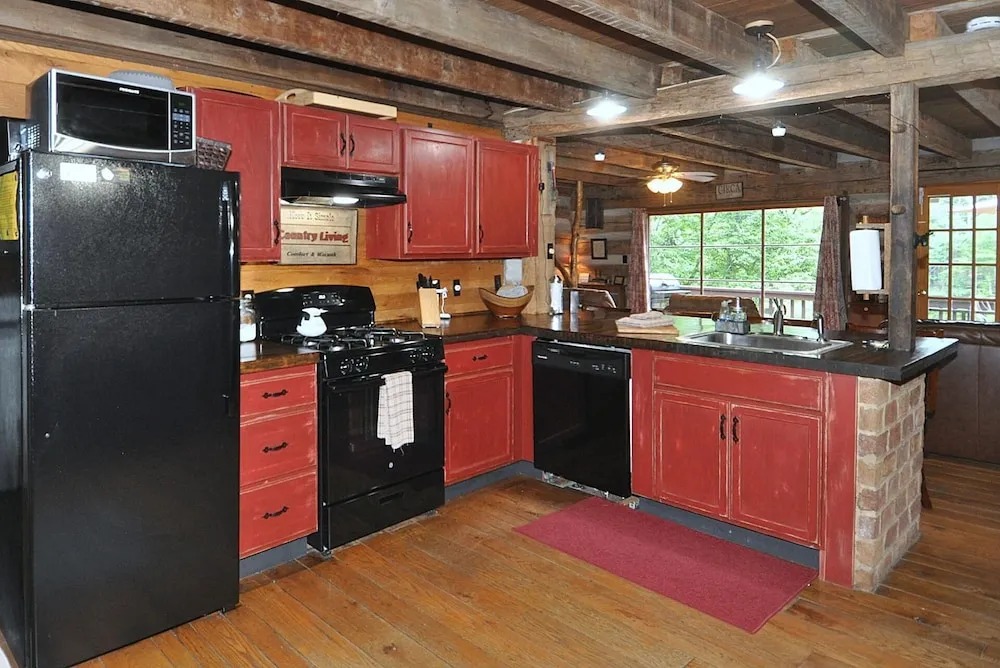 Pondview Cabin - Log Cabin Retreat