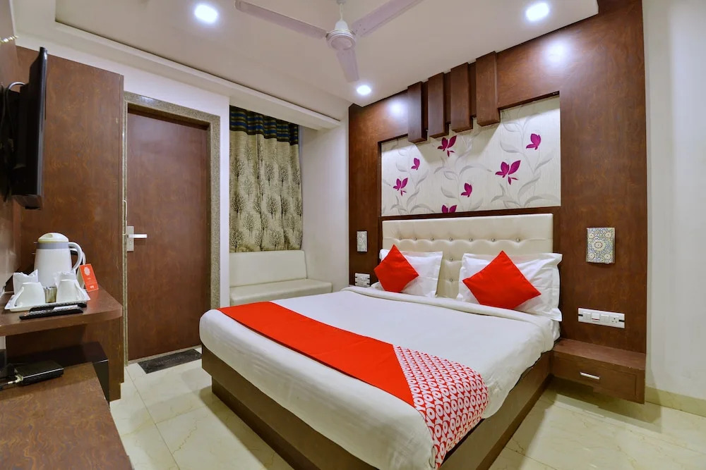OYO 7011 Shri Nakshatra Excellency