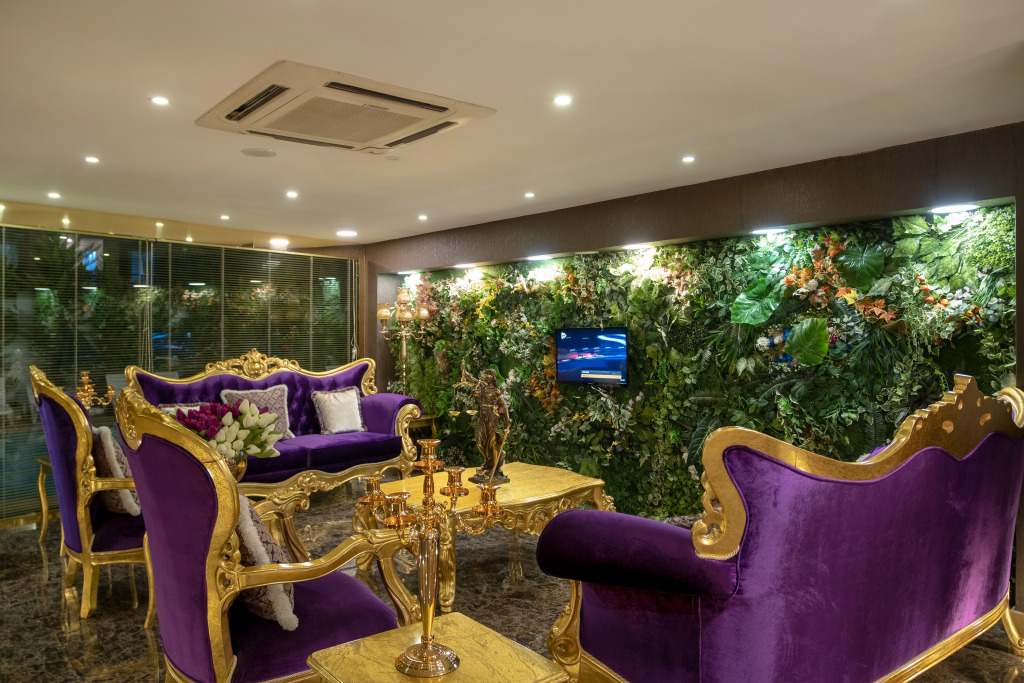 HOTEL S WHITE