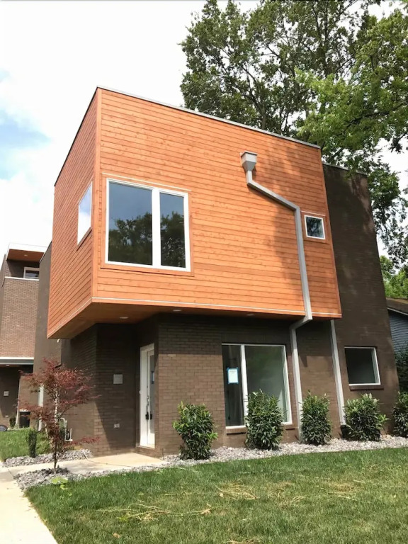 4br/3.5ba w/ Loft, Deck, & Ping Pong by Domio