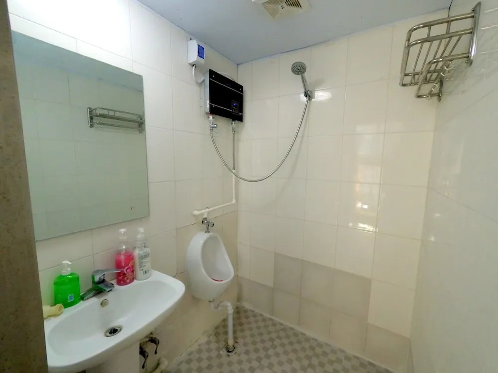 First Met Hostel