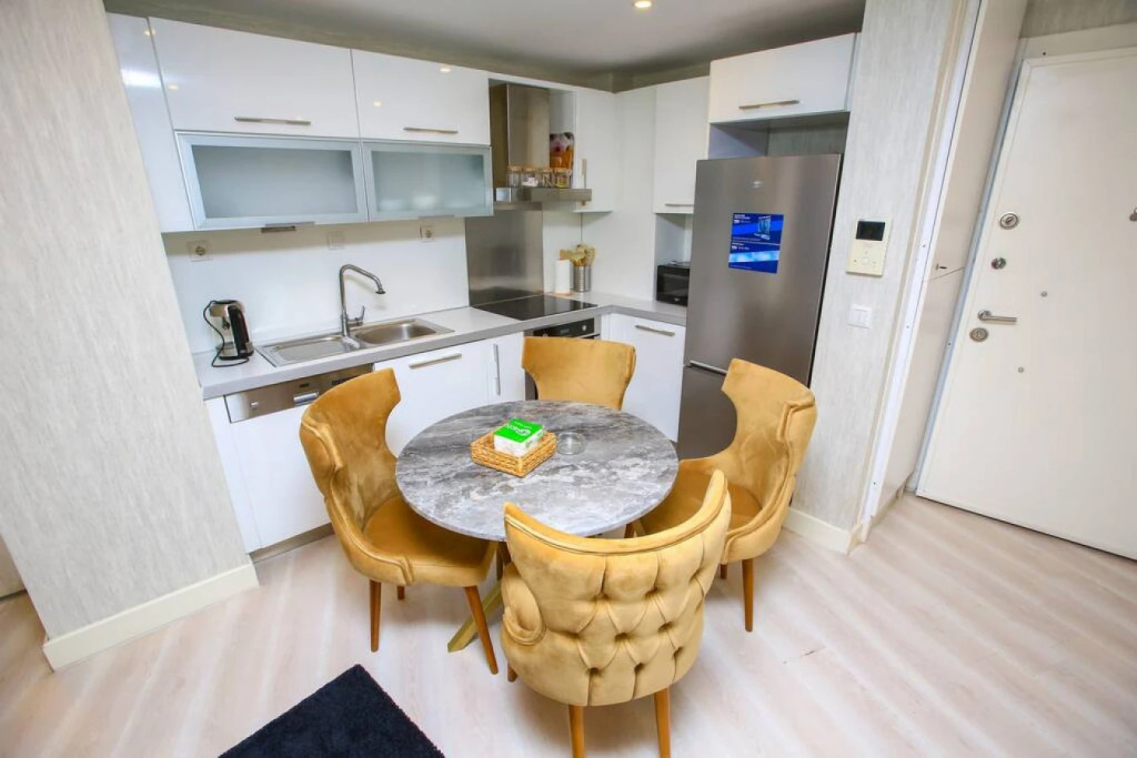 1-B Luxury Apt near Mall of IST