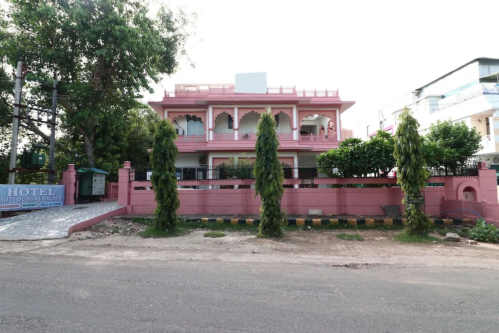 OYO 16499 Hotel Moti Dungri Palace