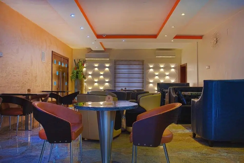 H21 Apartments & Lounge