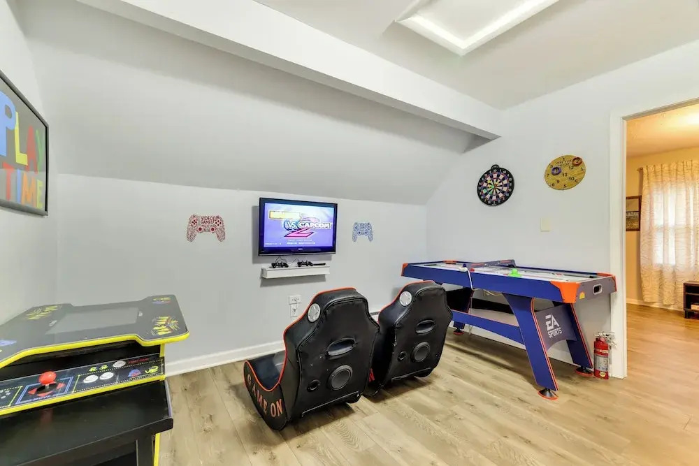 5 Mi to Tobyhanna State Park: Home w/ Game Room!