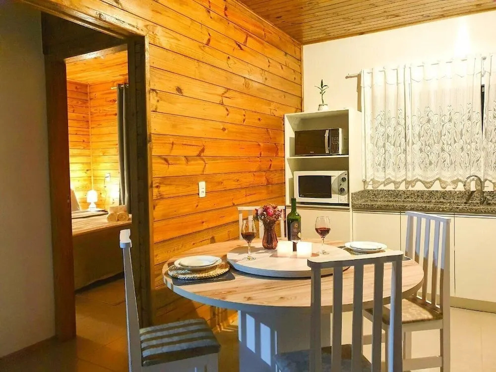 Casa Completa | 2 Suítes + Jardim com Fogo de Chão