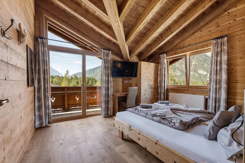 Schickster Mountain Lodge