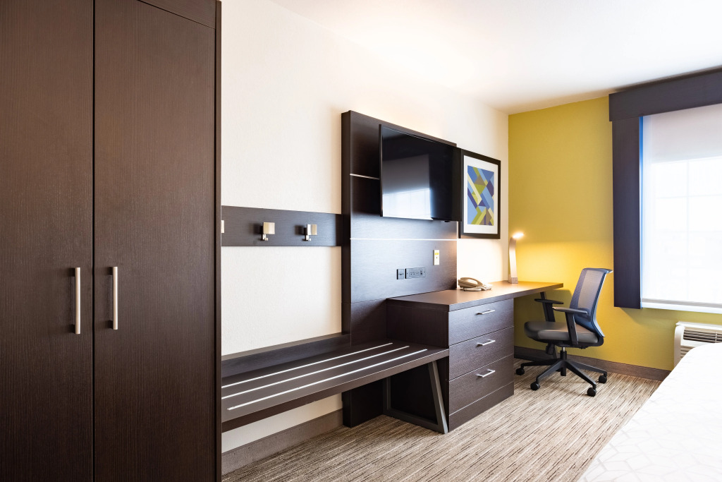 Holiday Inn Express Hotel & Suites Evanston by IHG