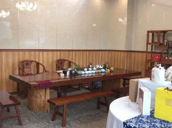 Liya Plaza Hotel (Tonglu Fuchunjiang Branch)