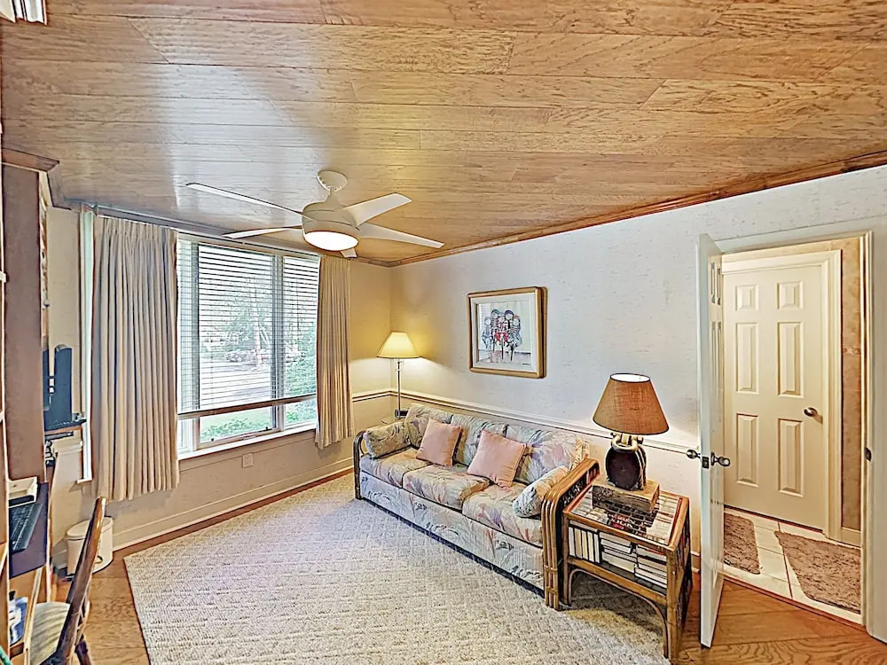 New Listing! All-suite Ocean-view W/ Pool 2 Bedroom Condo