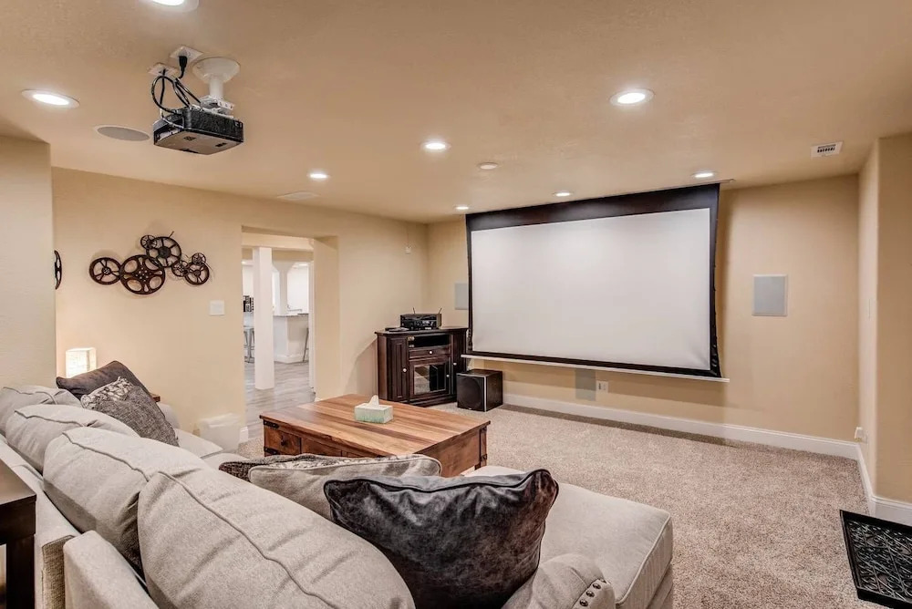 5BR Poe Manor Entertain,hot Tub+has Everything!