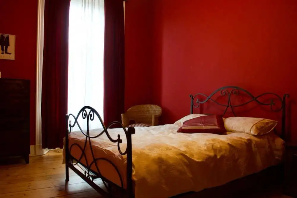 2 Bedroom Bright City Centre Flat Sleeps 4