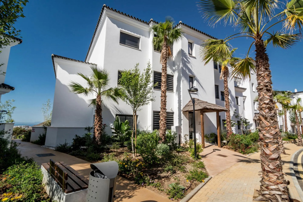 LAE9.1I- Apotel Estepona Hills by roomservices