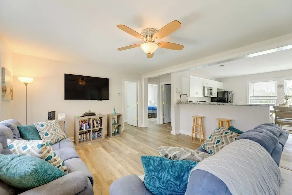 Coastal Emerald Isle Retreat w/ Deck & Grill!