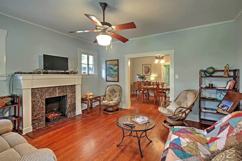 Houston Montrose Home: Walk to Bars & Restaurants!
