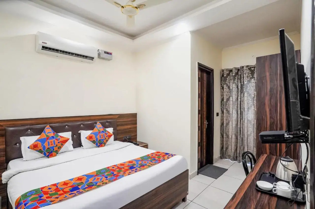 Yoyo Rooms Near Saphire International School Sector 70