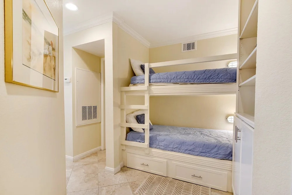 Seascape 1104 1 Bedroom Condo by RedAwning