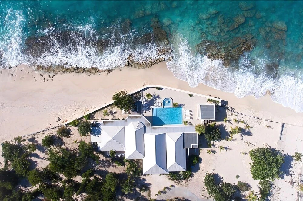 Beachfront Bliss, Pool, AC, Free Wifi, Concierge, Exclusive Terres Basses Location