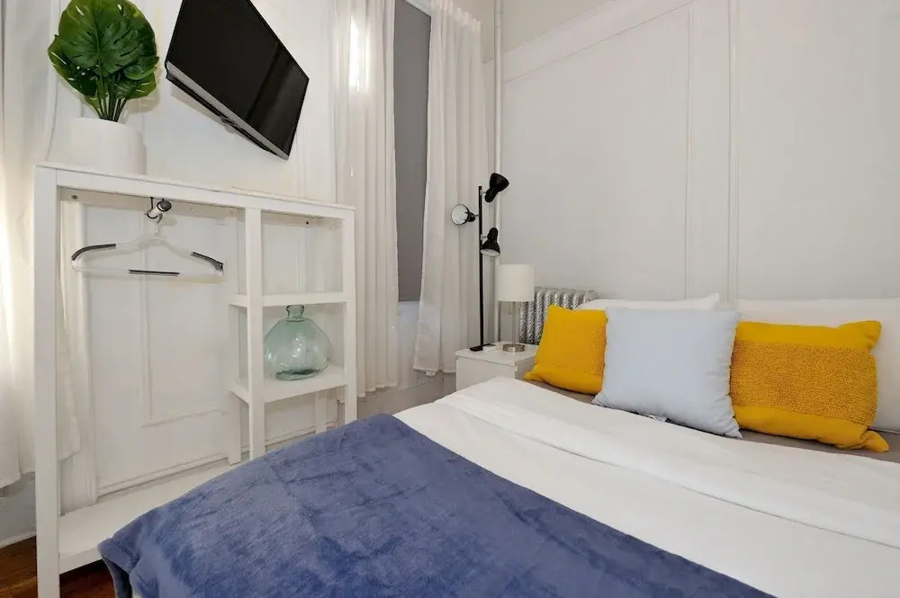 Midtown West Furnished Apartment 3BR Perfect Share