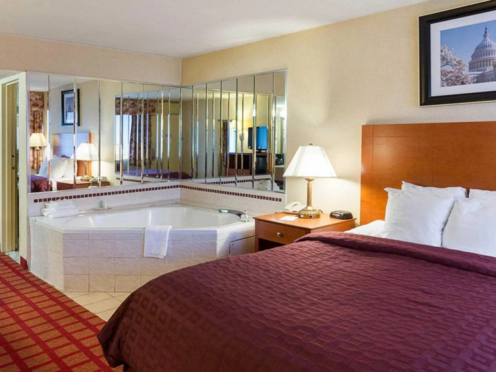Clarion Inn & Fundome