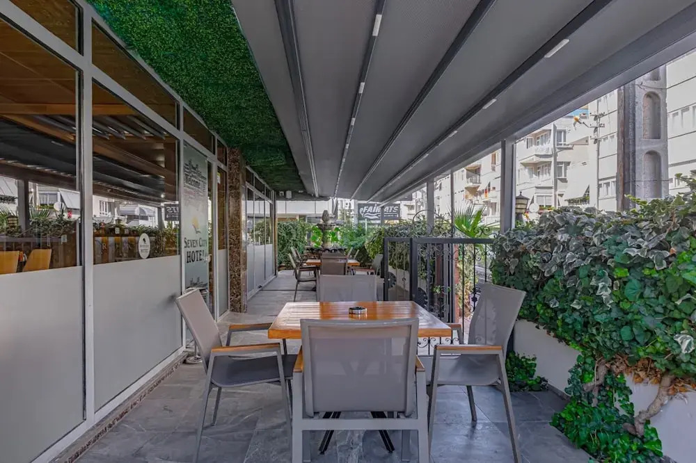 Seven City Hotel