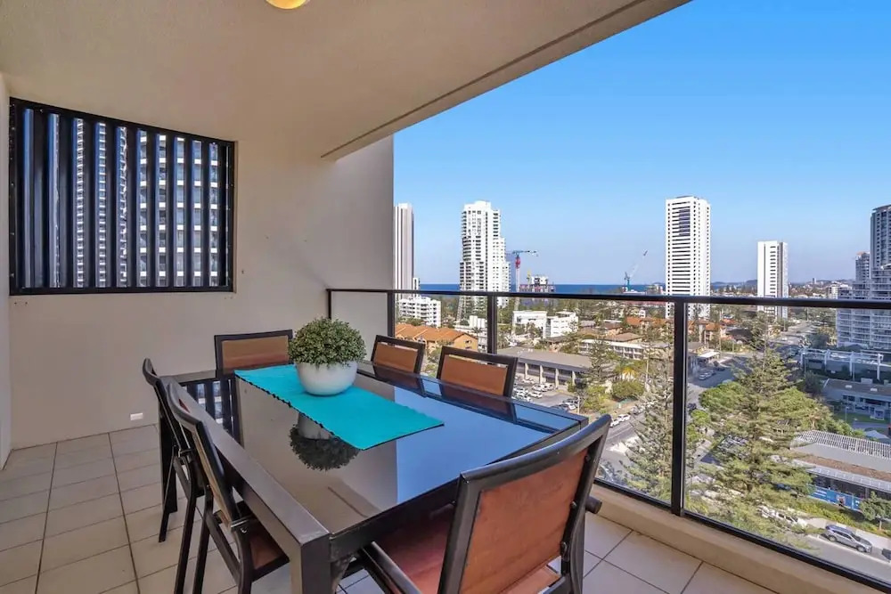 Stylish Apartment With Views