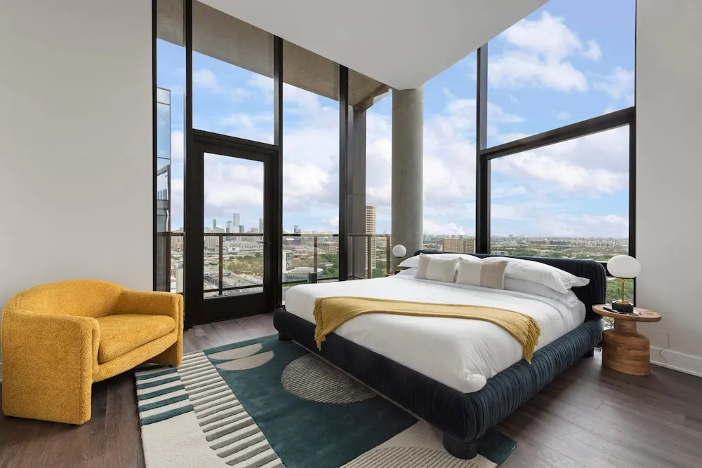 Fulton Market Penthouse 4BR Family Fun Views