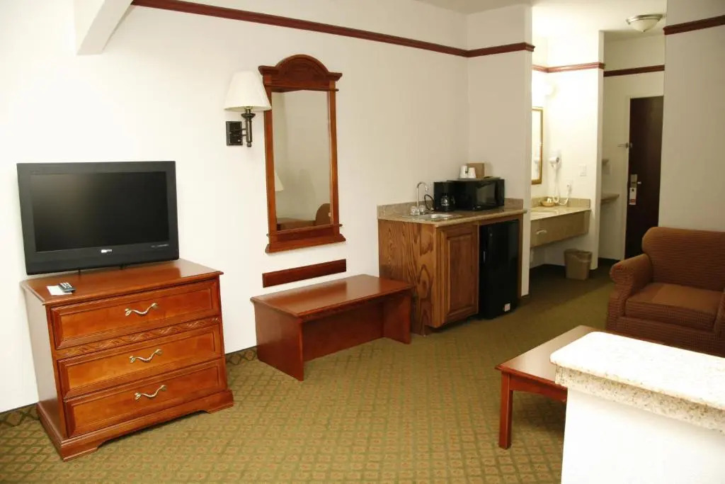 Budget Host Inn and Suites Cameron