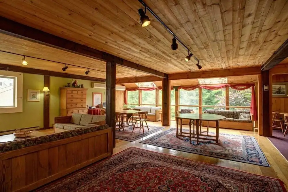 Snowy Owl Inn