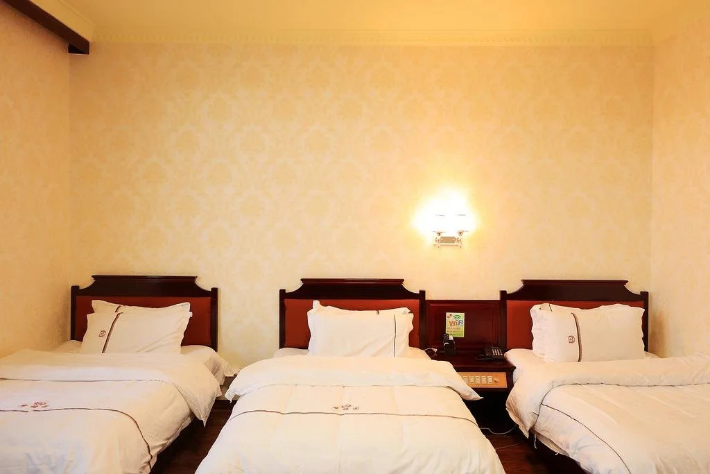 Lugu Lake Mosuo Park Hotel