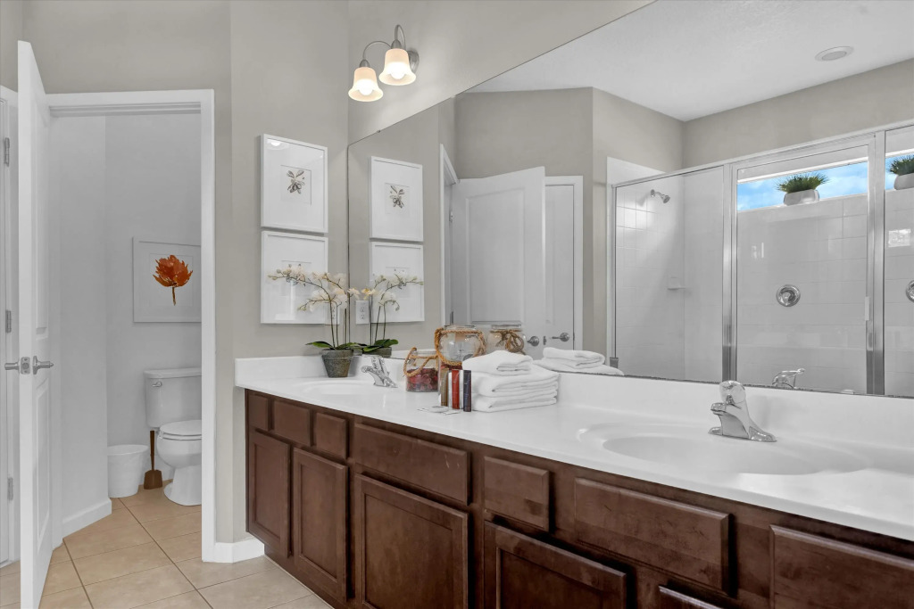 6 Bd 6 Ba Bella Vida 4564 Cl