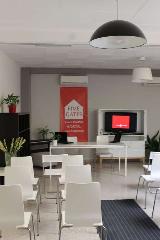 Hostal Five Gates