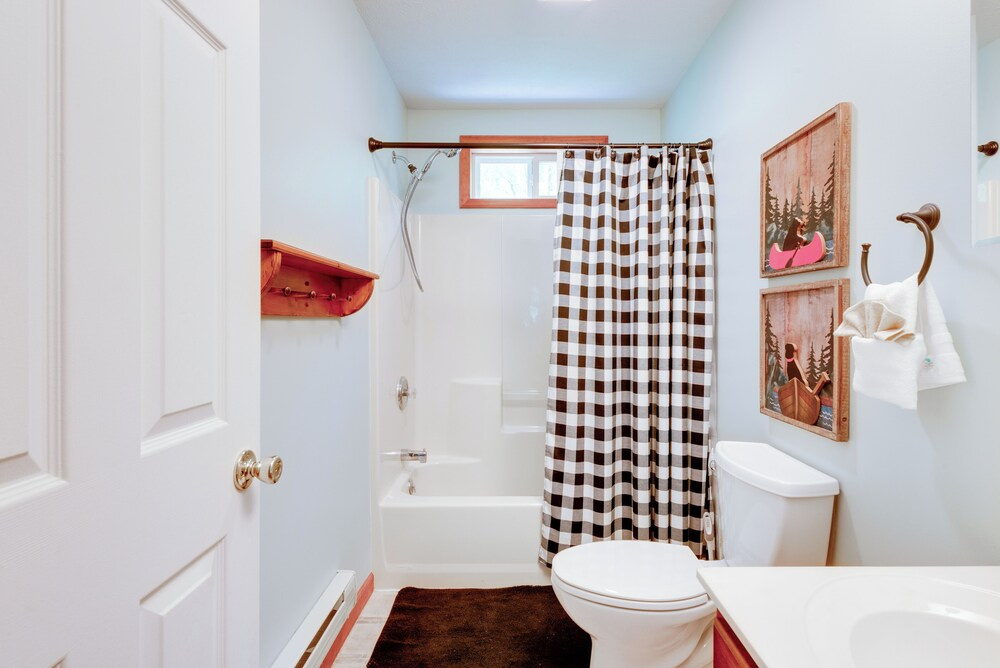 Game Room + Lake Access: Albrightsville Escape