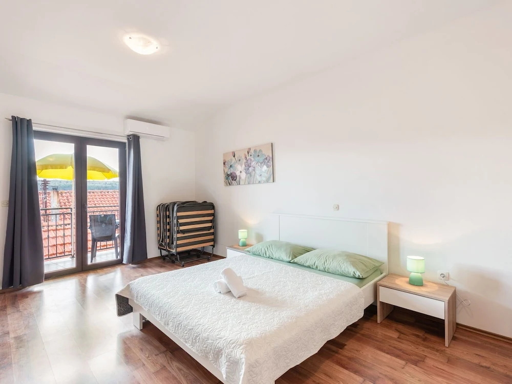 Serene Holiday Home in Posedarje near Sea