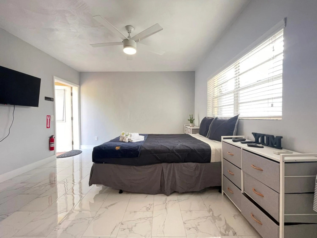 Studio Near Airport Seaport Restaurants