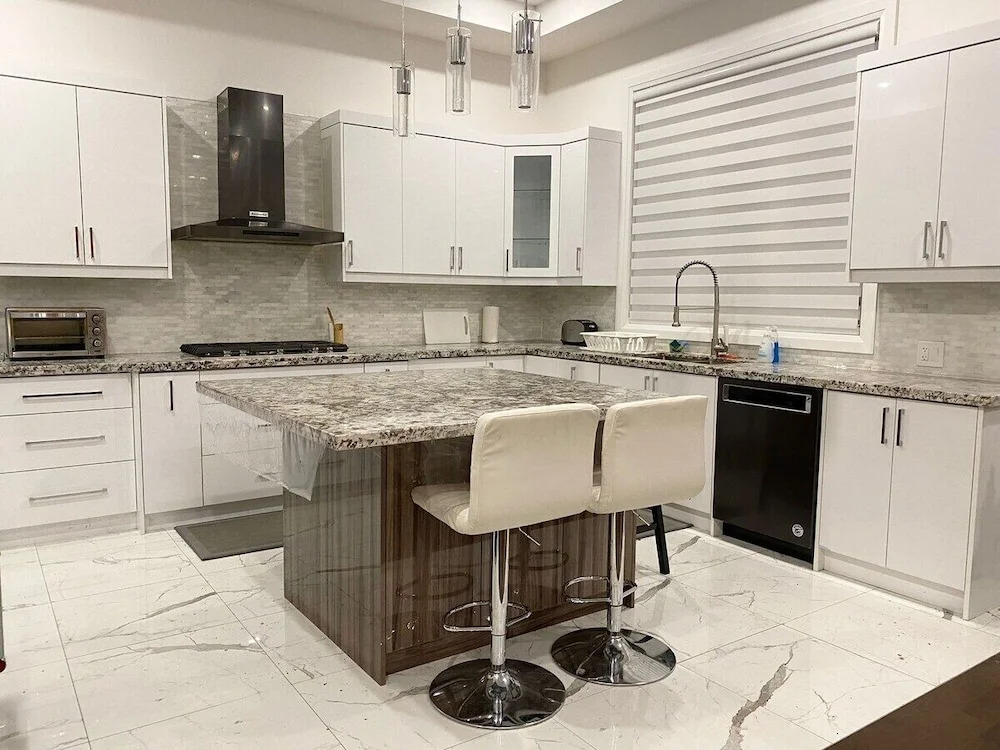 Dazzling Home Next to Beach & Go Station