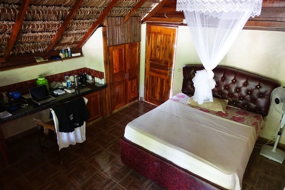 Rote Surf Resort - Lualemba Bungalows
