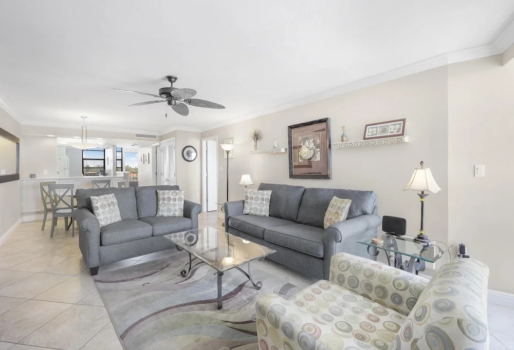 Beachfront Condo With Sw-facing Balcony and Pool