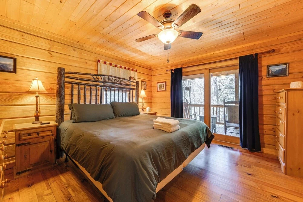 5 Mi to 9-hole Golf! Creekside Sapphire Escape