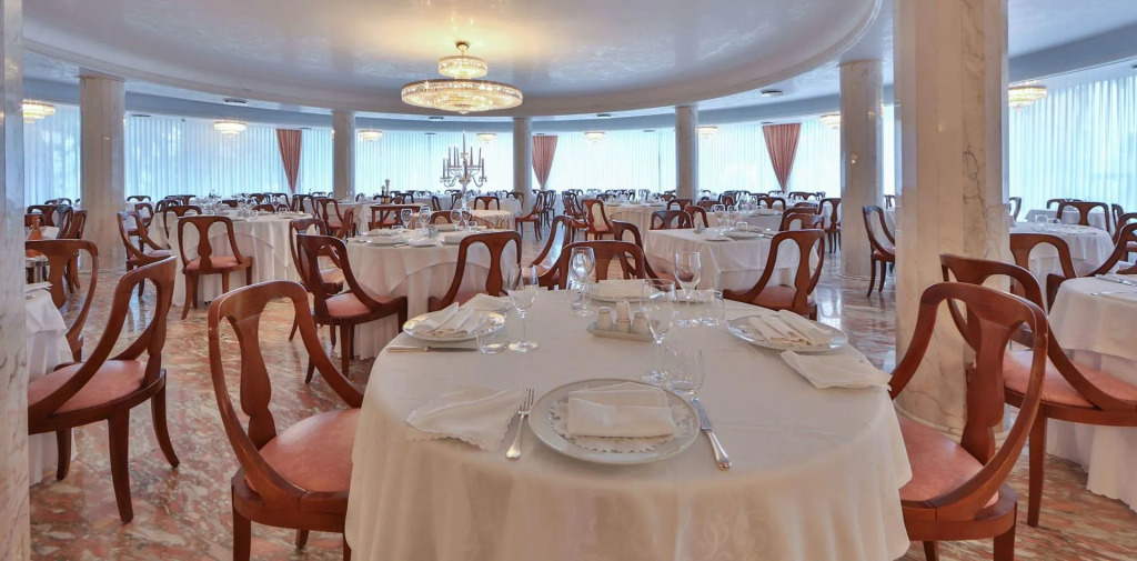 Hotel Globus
