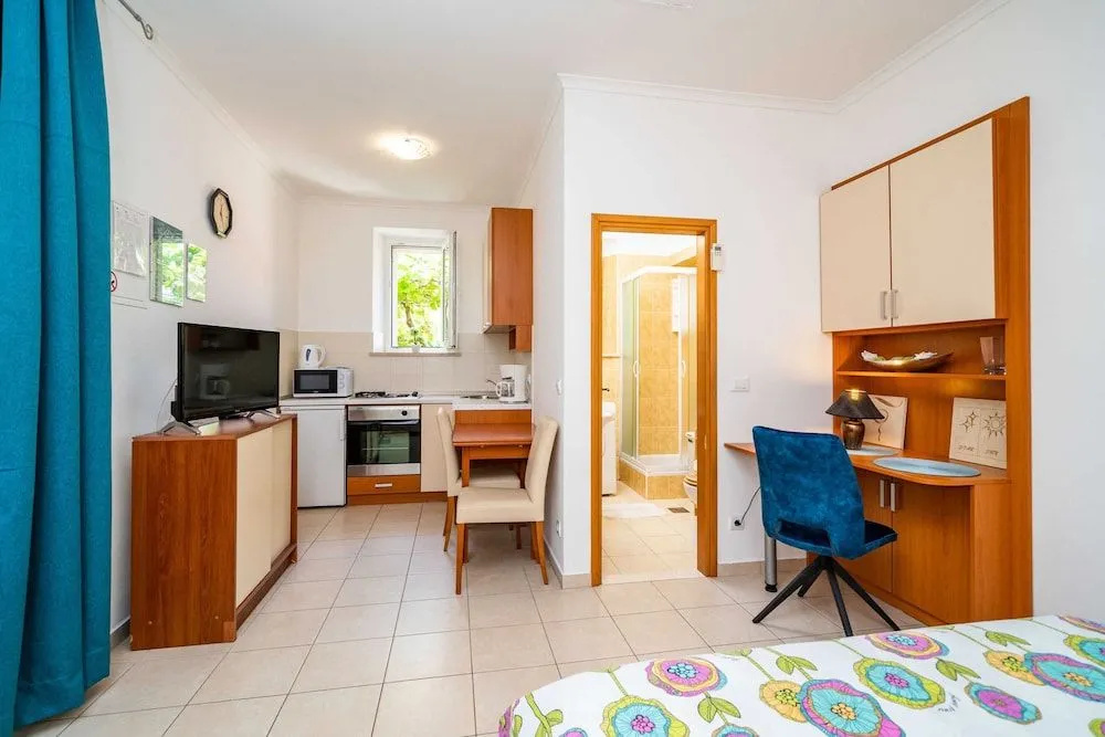 Apartments & Room Frane