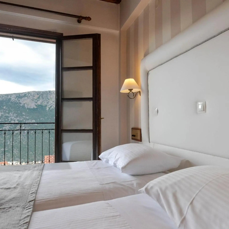 Kouros Hotel