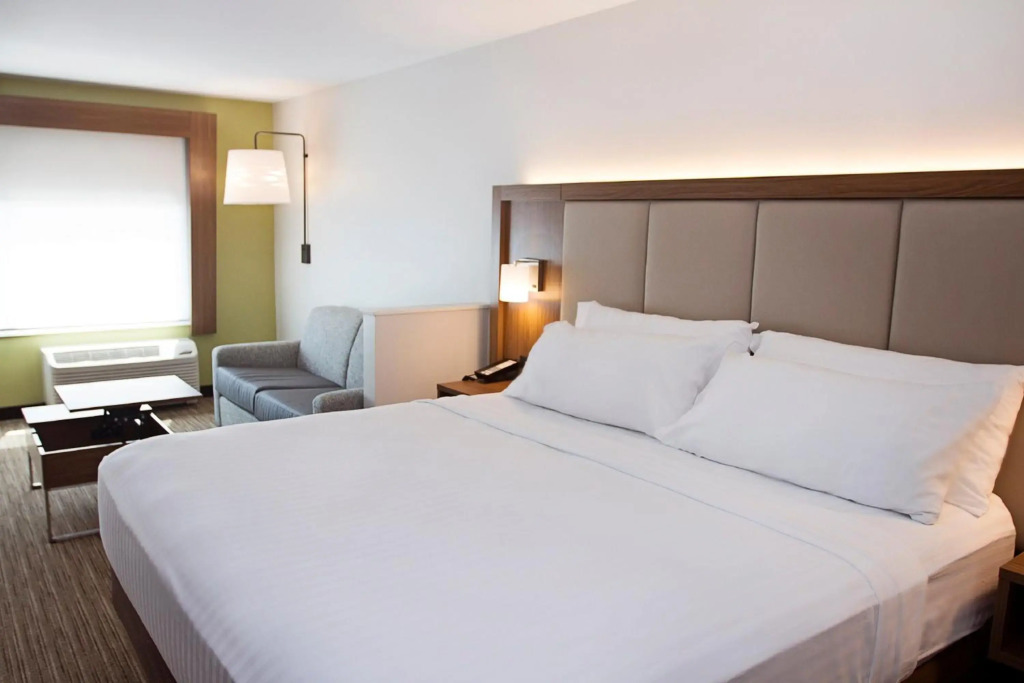 Holiday Inn Express & Suites Greenwood Mall by IHG