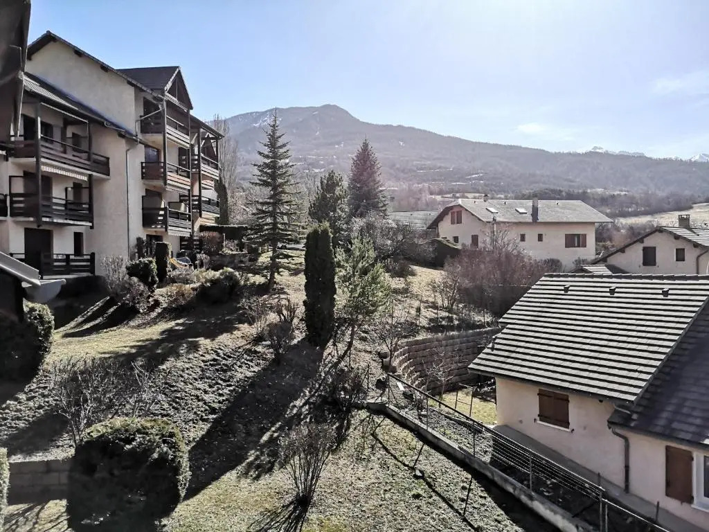 Appart T4 72m2 à Baratier entre les Orres et Embrun à coté du lac de Serre Ponçon.