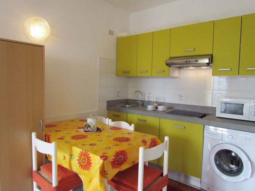 Colorful Studio by the Beach-beahost